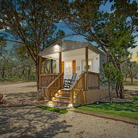 Lucky Star Ranch - Starlight Hotel